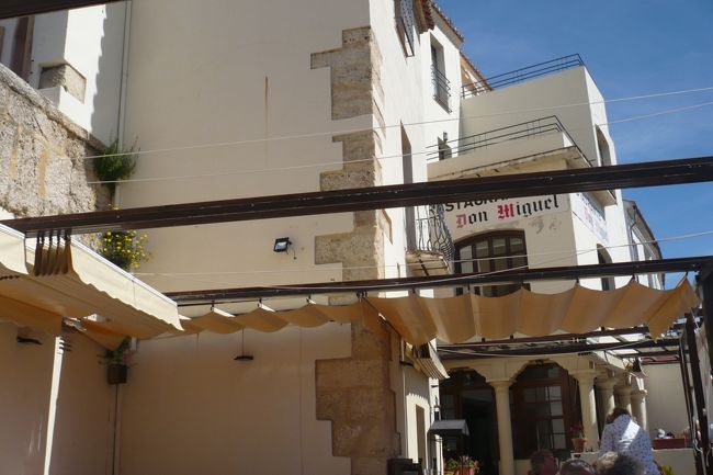 ３年前にヌエボ橋から眺めて、<br />来たかった場所。<br />自由時間、解散の号令と共にダッシュして、<br />やってきましたよ。<br />どうやらホテルのようでした。<br />