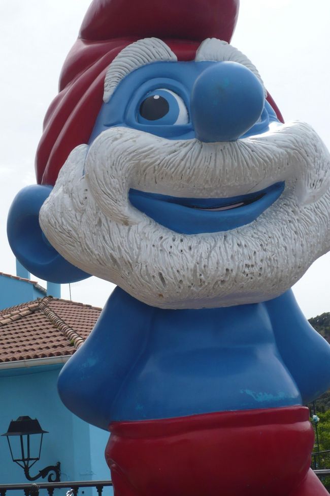 フスカルにて。<br />この街中が青色になった<br />アニメのキャラクター。<br />