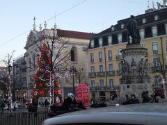 旅2日目にはジェロニモス修道院や発見のモニュメントがあるベレン地区まで行ったけどそこまで行く気にはならずビッカのケーブルカーで引き返しました。

ロレト通りの土産物屋を見たりしながら今度はカモンイス広場を東へ。