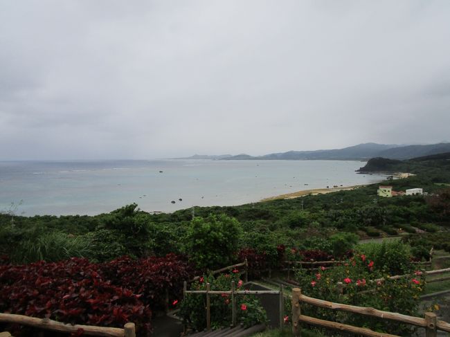 残念ながら曇り空に<br />小雨がパラついたりのお天気でしたが<br />島内観光を楽しみました 