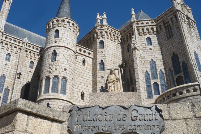 アストルガ、<br />ガウディが手掛けた司教館。