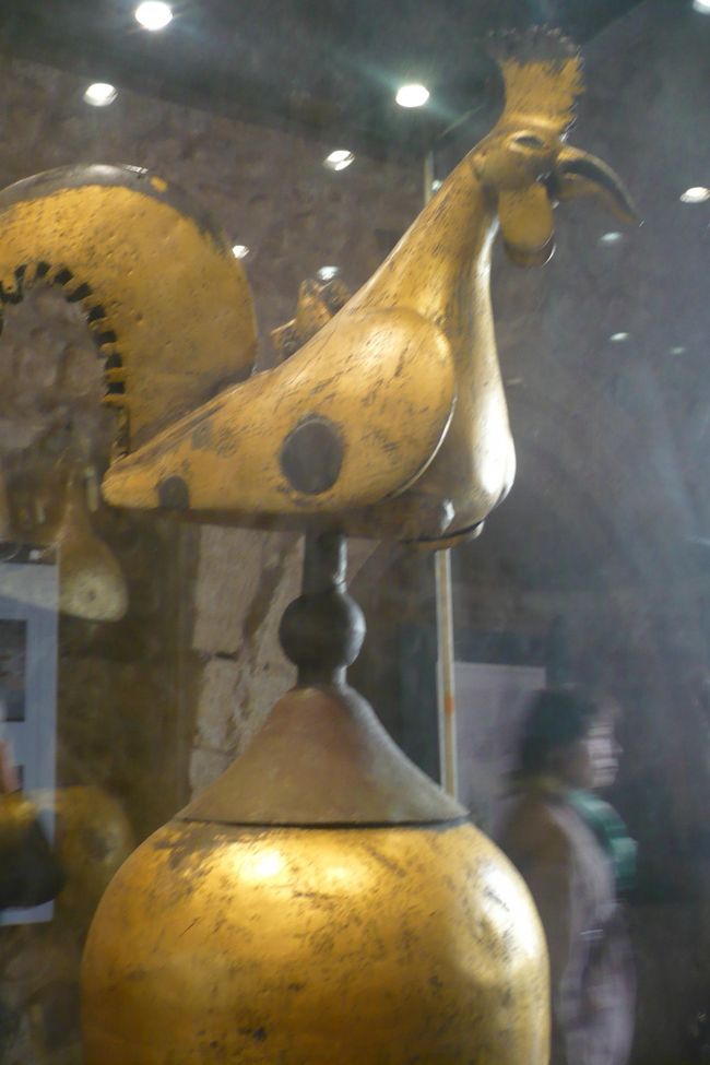 コロンブスの頃からあったよう。<br />銃弾の跡が。