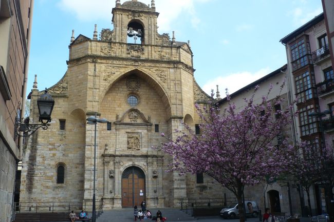 独学で覚えたスペイン語、<br />ビルバオでは（バスク語）<br />あまり通じませんでした。<br />でも、前回（２回目）よりも少しはコミュニケーションアップで、<br />大好きなスペインを満喫できました。<br />最初は８名参加と聞いて、少しテンションが下がり、<br />不安もありましたが、<br />５１歳で一番年下（添乗員さん除いて）<br />皆さん家族のように接して下さいました。<br />クラブツーリズムの添乗員の石田さん、<br />ツアーメンバーの皆様、本当に有難うございました。<br />スペイン、これで思い残しがありません。(^^)v