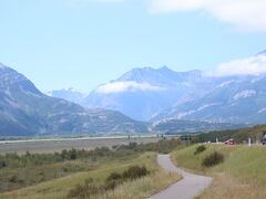 再び、車を走らせて、この先にあるWaterton Glacier International Peace Park（ウォータートン・グレイシャー国際平和自然公園）に入って行きます。