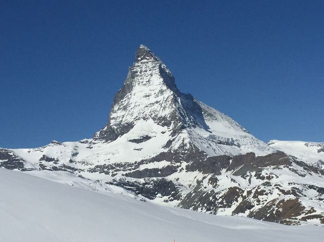 リッフェルベルクRiffelberg駅近く、車窓からのマッターホルン。とても立派です。