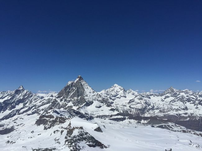 ここから見えるマッターホルンはゴルナーグラート展望台から見た姿とはまたずいぶんと違って見えます。