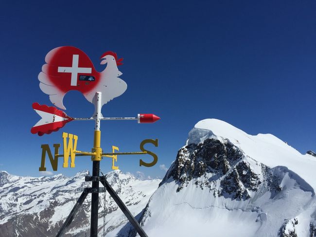 なお、ここはまだスイスですが、イタリアとの国境はもうすぐそこで、イタリア側に滑り降りることもできます。