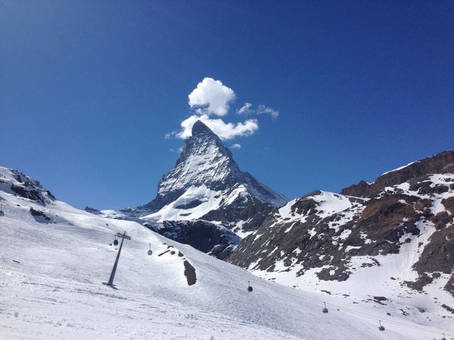 日曜夕方のせいか、ゲレンデはガラガラで、貸し切りのような状態に。<br />マッターホルンの山頂付近に少し雲が出てきました。