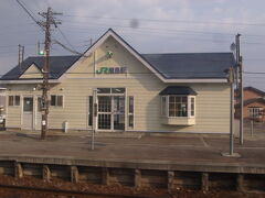 蘭島駅も…。

案外、記憶にないところで、駅舎の改修が行われているのかもしれませんね。