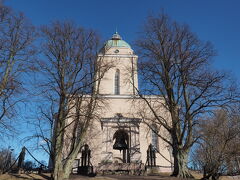 まずはスオメンリンナ教会を目指しました。