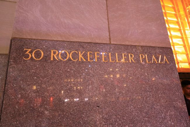 とりあえずニューヨークパスの内数でもあるロックフェラービルに登れるか行ってみました。