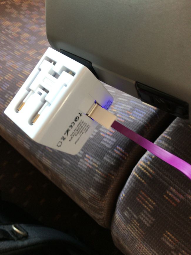 グリーン車です。プラスEXのこだまグリーンだとひかりの指定席より安いです。こだまでも浜松ー東京間で15分も変わらないので、席は広いしガラガラだし。各席にACアウトレット配備