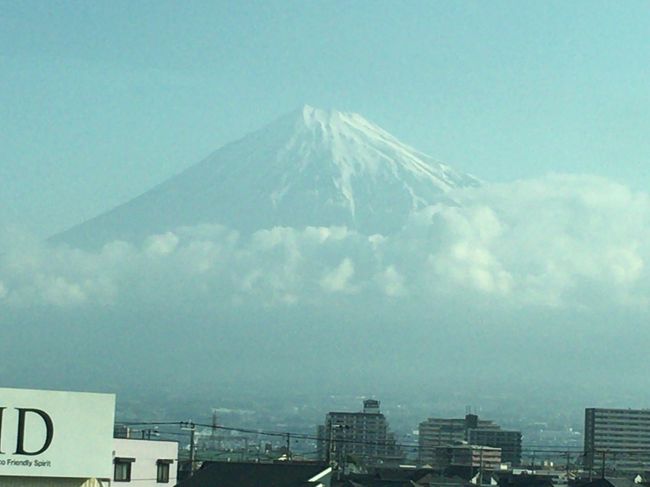 この日は富士山が見えました。少しガスってますが...。ちなみに先月富士山が見える場所に引っ越したので、そんなに感動が無かったりする