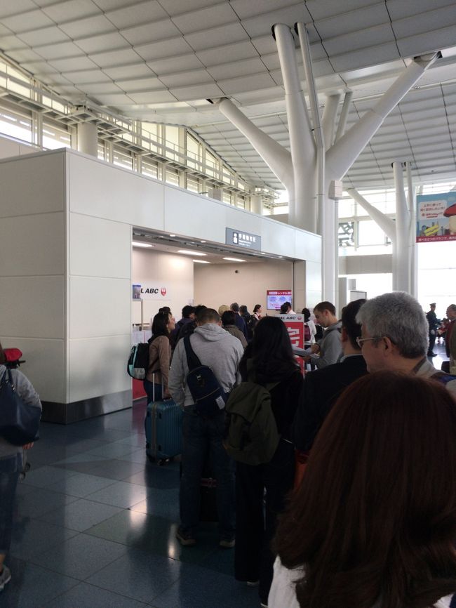 羽田空港国際線。JALABCカウンター。メチャ並んでます。