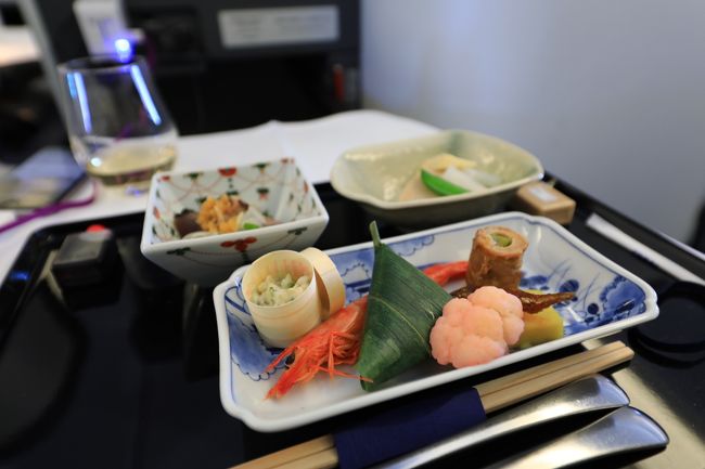 メインが始まりました。日本便は和食と決めていますので。薄味で良いですね。