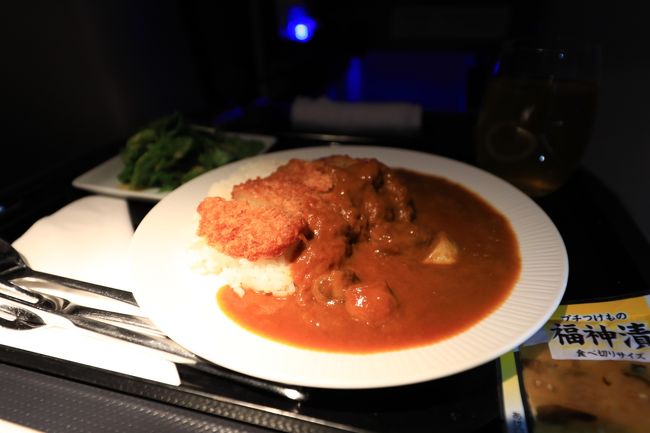 少し時間が経ってからカツカレーなど。