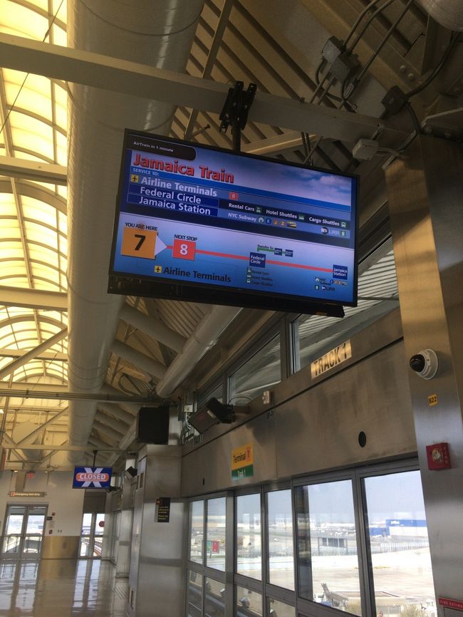 入国審査はやっぱり時間がかかり３０分くらい掛かったでしょうか？荷物はレーンを回ってたのですが、税関申告で結構並んでおり２０分くらいは掛かったかな。到着してから電車のところまで１時間ってところでしょうか。