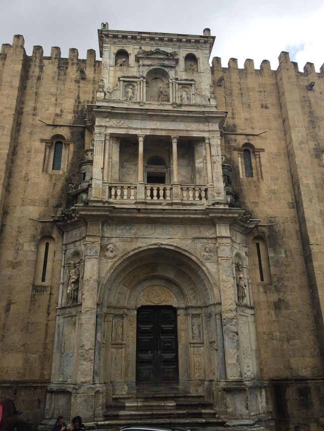 旧カテドラル、どちらが正面？