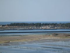 海に向かって右手の遠方は新居弁天です。小さい頃、海水浴によく行きました。そのころはわからなかったけれど、この海の景色、すごく風光明媚な場所だったんですね。