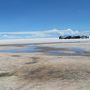 ボリビア・ウユニ塩湖を観光（湖上で食事、湖上を歩く）