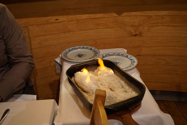 インターネットでMERCADORESを検索すると、TRIPADVISORで2件でます。<br />Casa Dos Mercadoresと　Taberna Mercadores.<br />どちらも同じレストランです。店に看板はTaberna Mercadoresです。しかしながら<br />どちらも地図情報が間違っています。この間違いを正す方法は無いのでしょうか？<br />Google Mapで調べると正しい位置が表示されます。