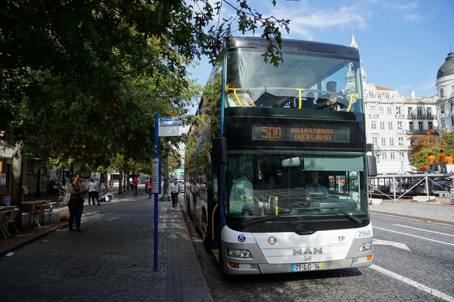 ここがリベルダーデ広場のバスの出発駅・到着駅です。