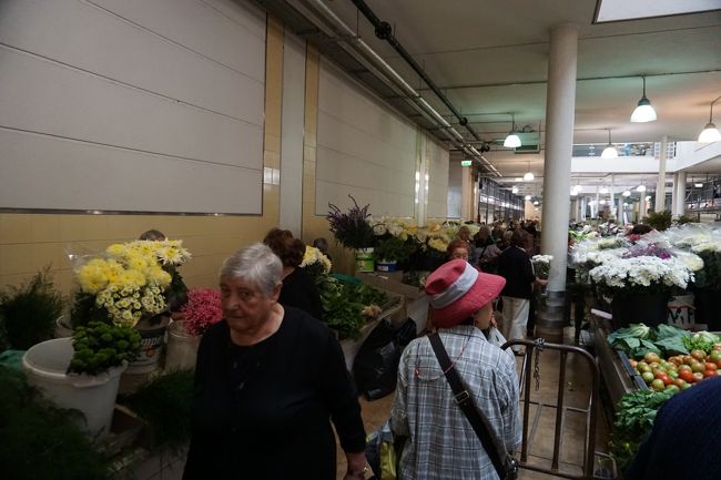 お花も売られていました。