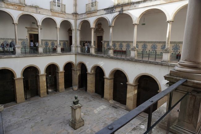 回廊にも綺麗タイル。