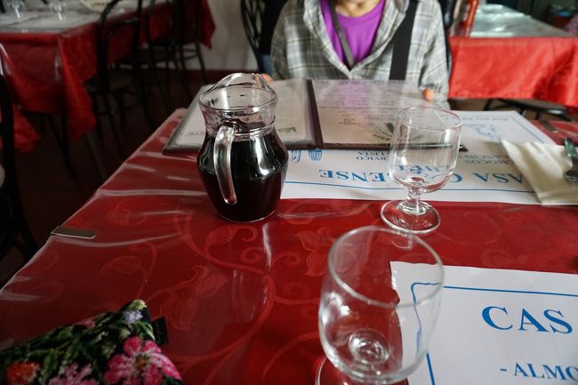 ワインだけ注文。<br />２ユーロのみ。<br />テーブルチャージも付きません。