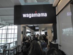 ワガママ(Wagamama)という名の和食専門店です。入口には長い行列が出来ています。きっと美味しいに違いない、と期待して入店しました。