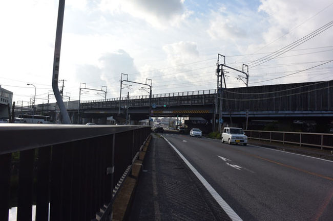 この先でＲ139と東海道新幹線が交差します。<br /><br />吉原橋の上から。