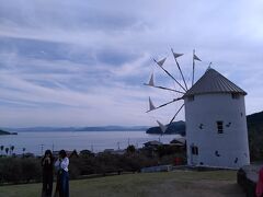 園内にギリシャ風車があり多くの人が写真をとってました。