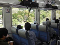 風光明媚な会津鬼怒川線・会津鉄道線をゆく。この列車は車内が転換クロスシート。