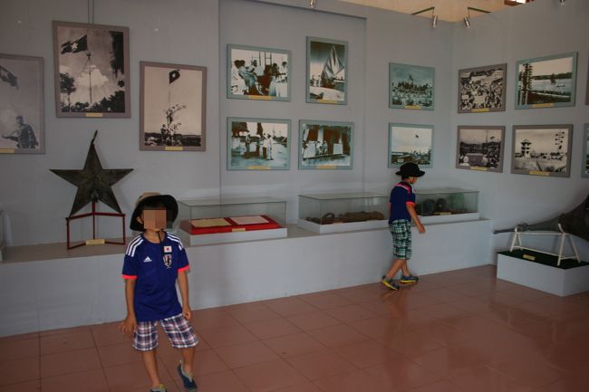 ベトナム戦争の際に使用したミサイル等の武器、当時の様子を現すマネキン等、ワンフロア―に展示されていた。