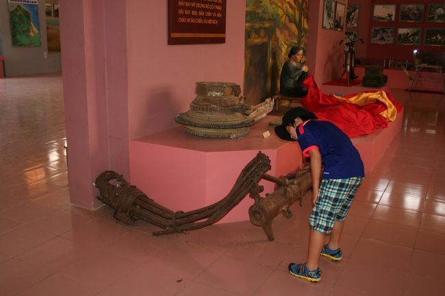 息子Ａの夏休みの自由研究のお題を「ベトナム戦争」としたので、<br />資料として、展示物を激写。