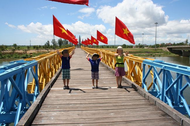 境界線。<br /><br />黄色が南、青が北。