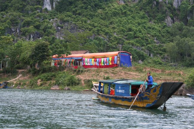 これは結婚式の会場。