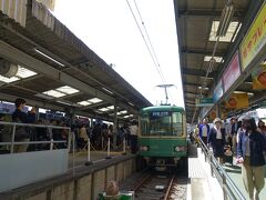 朝の１０時過ぎ、江ノ電で鎌倉駅に到着。