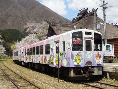 さて、会津田島方面の列車が来たので、これに乗って、隣の駅、塔のへつりへ向かう。