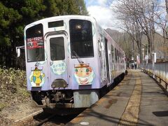 塔のへつり駅に到着。この列車は、会津田島駅で、始発の東武特急リバティ浅草行に接続する。会津若松から浅草まで乗り換え1回で4時間ちょっと。