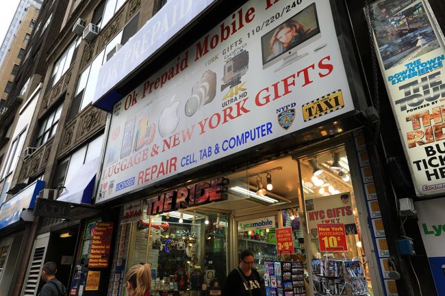 順番が回ってきましたので店内でチケットを発券。ニューヨークパス（ＩＣカード）をスワイプするだけなので簡単ですね。