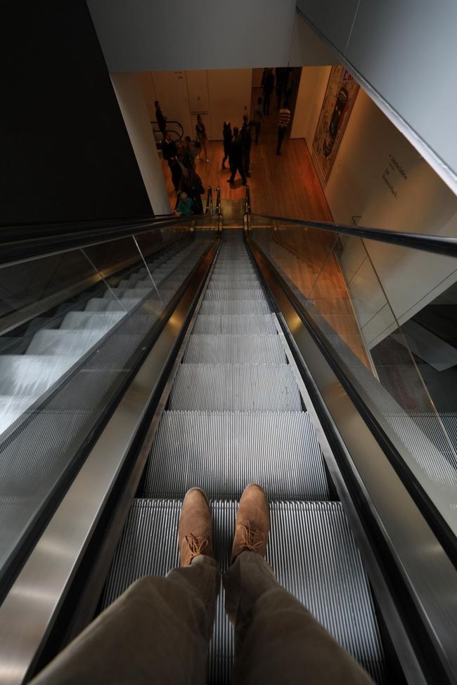 ビルになってるので上から順に見ていきました。ただ、人気なので結構混んでますね。当然日本人も大量にいます。