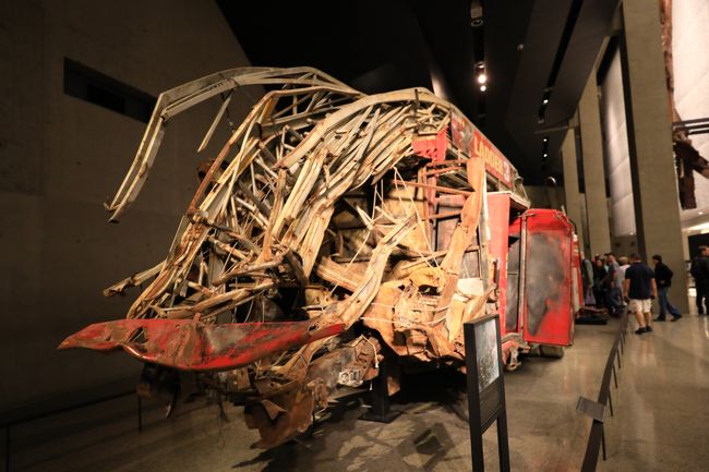 はしご車。救助も命がけってのを象徴してます。