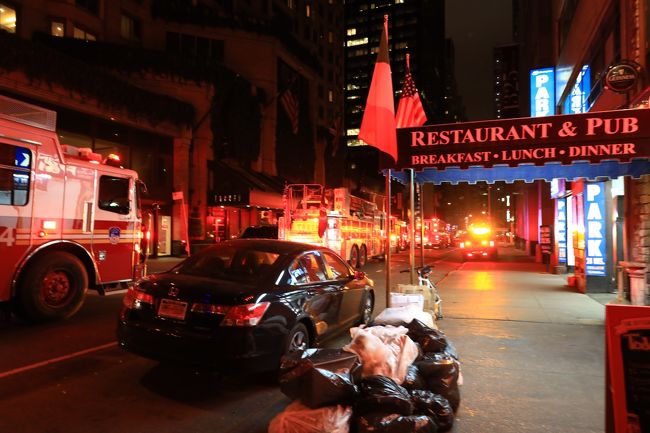 ザライドが終了、地下鉄でホテルに戻ると（夜１０時くらい）大量の消防車が...どうやら今夜のお湯が出ないのに関係しているようでした。ニューヨーク（この地域のみ？）が地域単位で給湯しているのを初めて知りました。