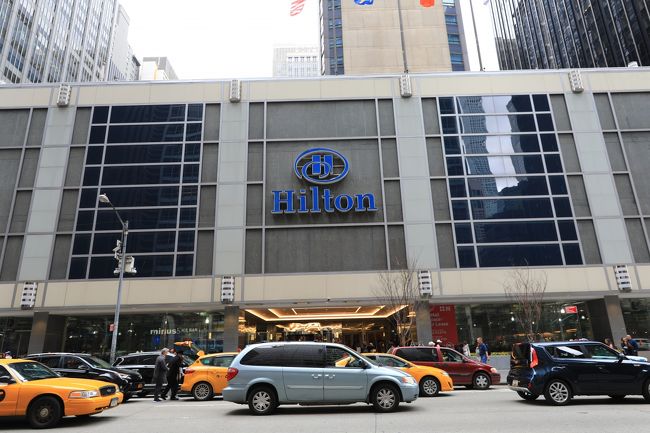 チェックイン時間になったのでヒルトンへ。ここで荷物がロストするトラブルが。クロークにチケットを渡し無いと言われ、おいおいどーなってるんだと荷物室に入れて貰い家捜し。すると奥の方に置いてあり何とか発見。ホント、こいつら仕事しねーな。ってか、アジア人は完全になめられてる気がしました。