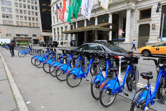 プラザホテル前にレンタル自転車が。これで公園とか行くんですね