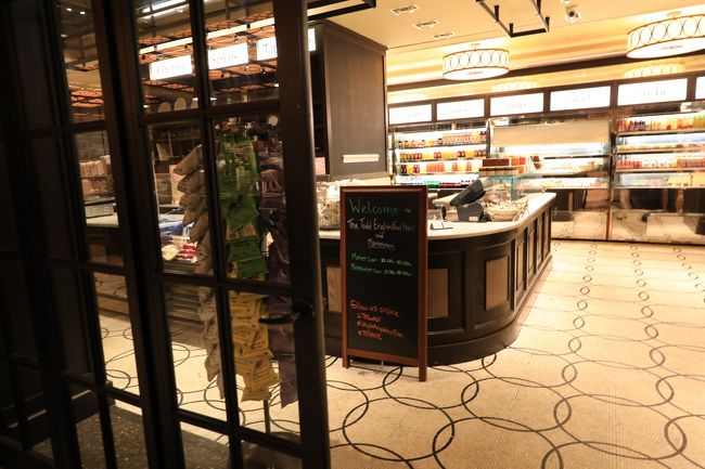 さて、ホテルに来たわけでは無く、地下のスーパーへ。