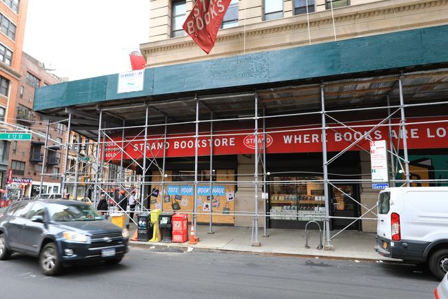 そして近くのストランドブックストアへ