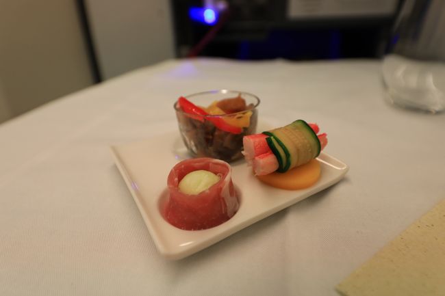 １時間くらい遅れて出発しました。ミール開始