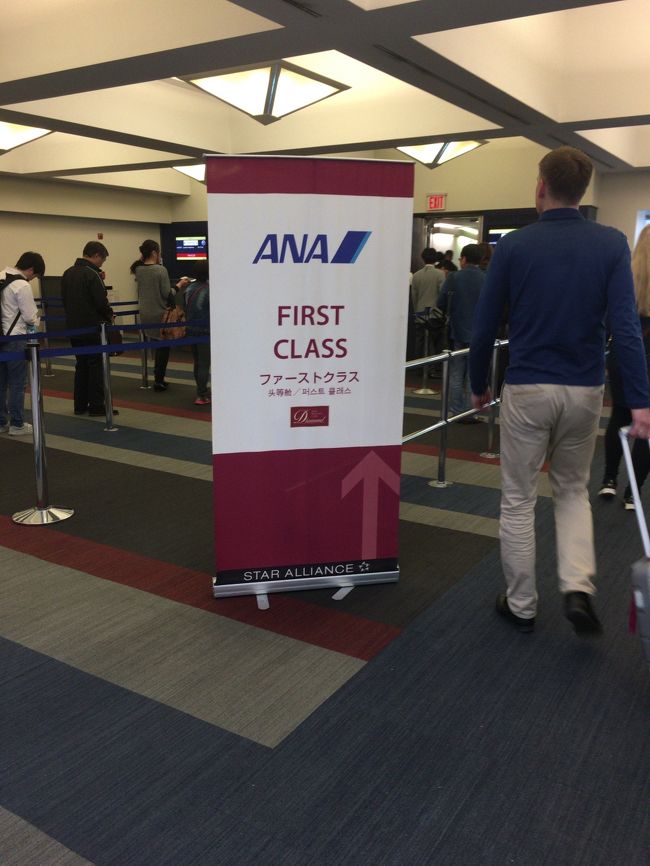 既に優先搭乗が始まってます。ただ、免税品購入者は途中通路で並ばされてすごい列になっていましたので、ｍ＆ｍごとき買わなくて正解だったかも。